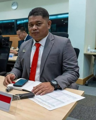 Krismangko Padang. SH. MH